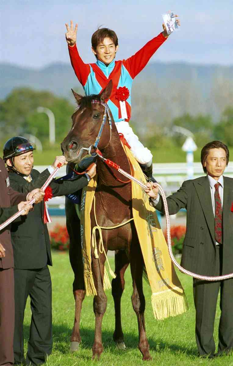 名前を知ってる競走馬はプラスで