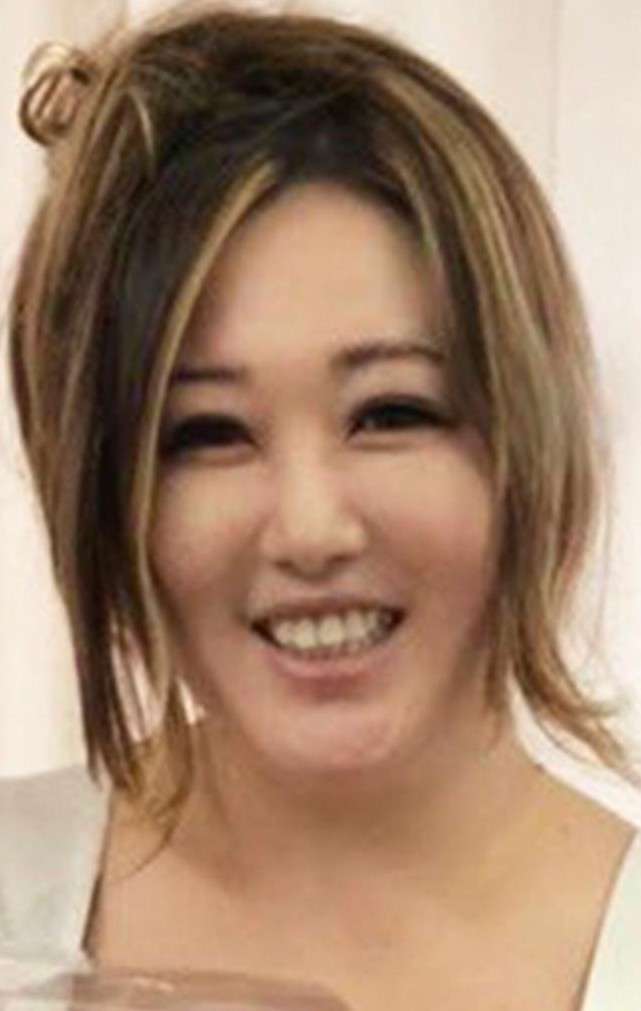 “乱交界のマザームーン”と呼ばれ…6億5000万円売り上げた主催者の悪評「男女比は10:1」「梅毒が蔓延」