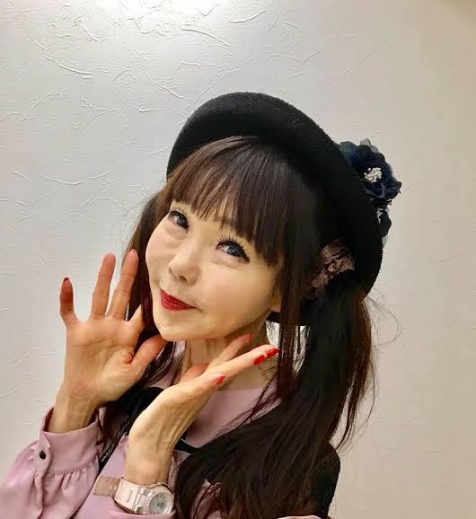 紗栄子“超ミニ×へそ出し×絶対領域”披露「ヘアのテーマは『お蝶夫人』でした」