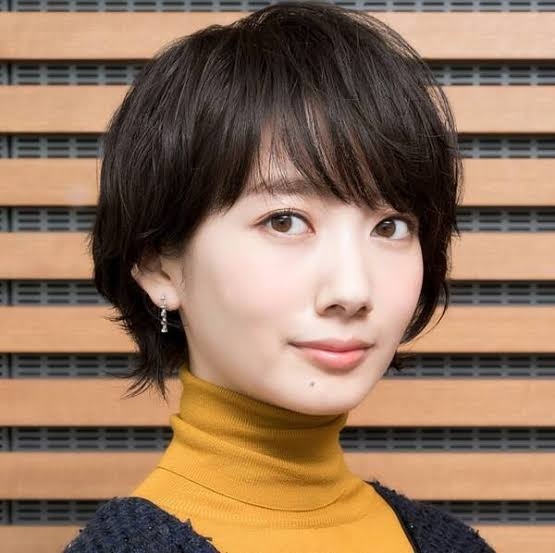 俳優や女優の名前を書くと、何の作品で初めて知ったかアンカーを付けて答えてくれるトピ