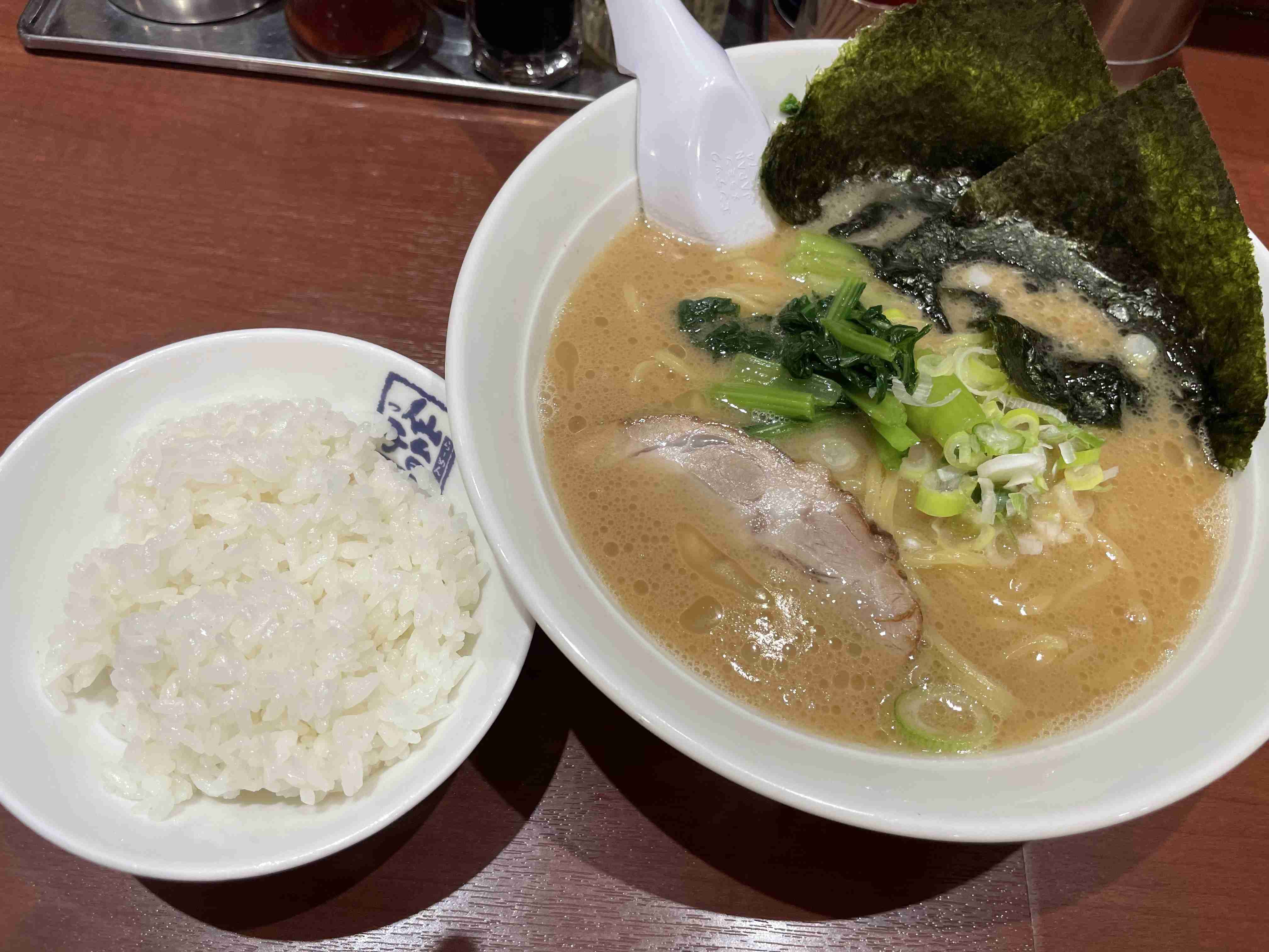 身バレしない程度の住所と近所のラーメン屋をあげていくトピ