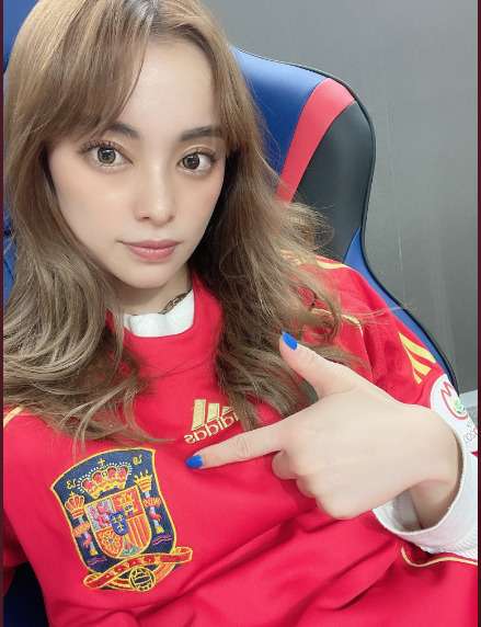 W杯で話題の美人サポ、モドリッチとの驚きの2ショット公開に「モドリッチがデレデレ」「これはやばい」
