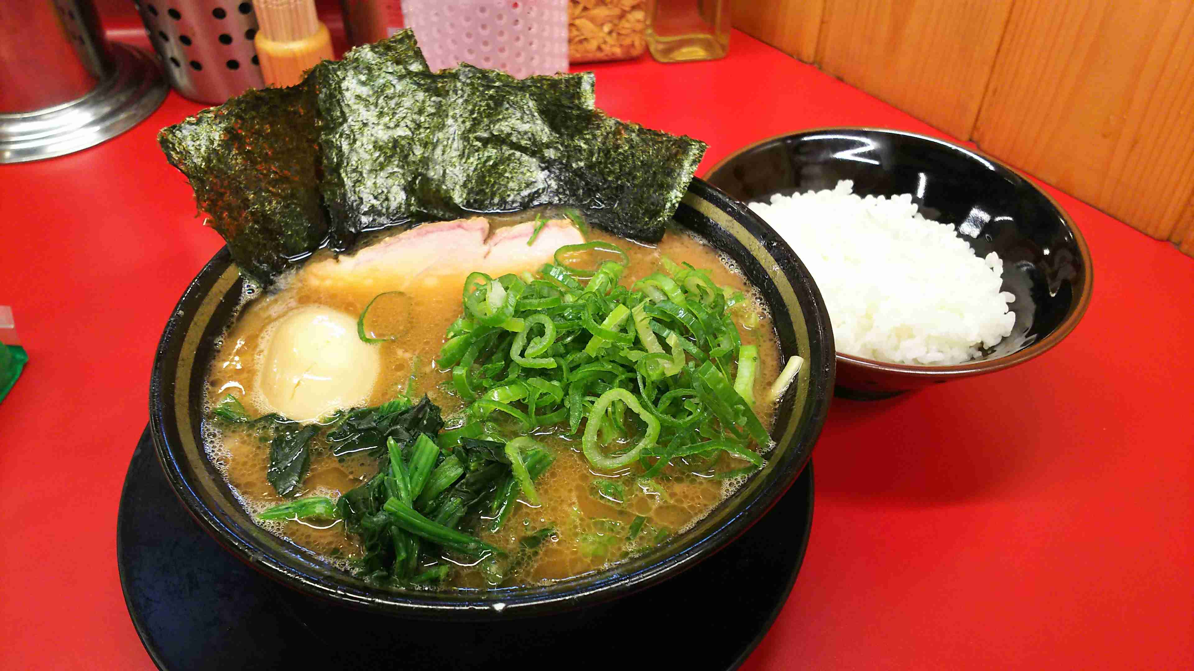 家系ラーメン好きな人🍜🍥