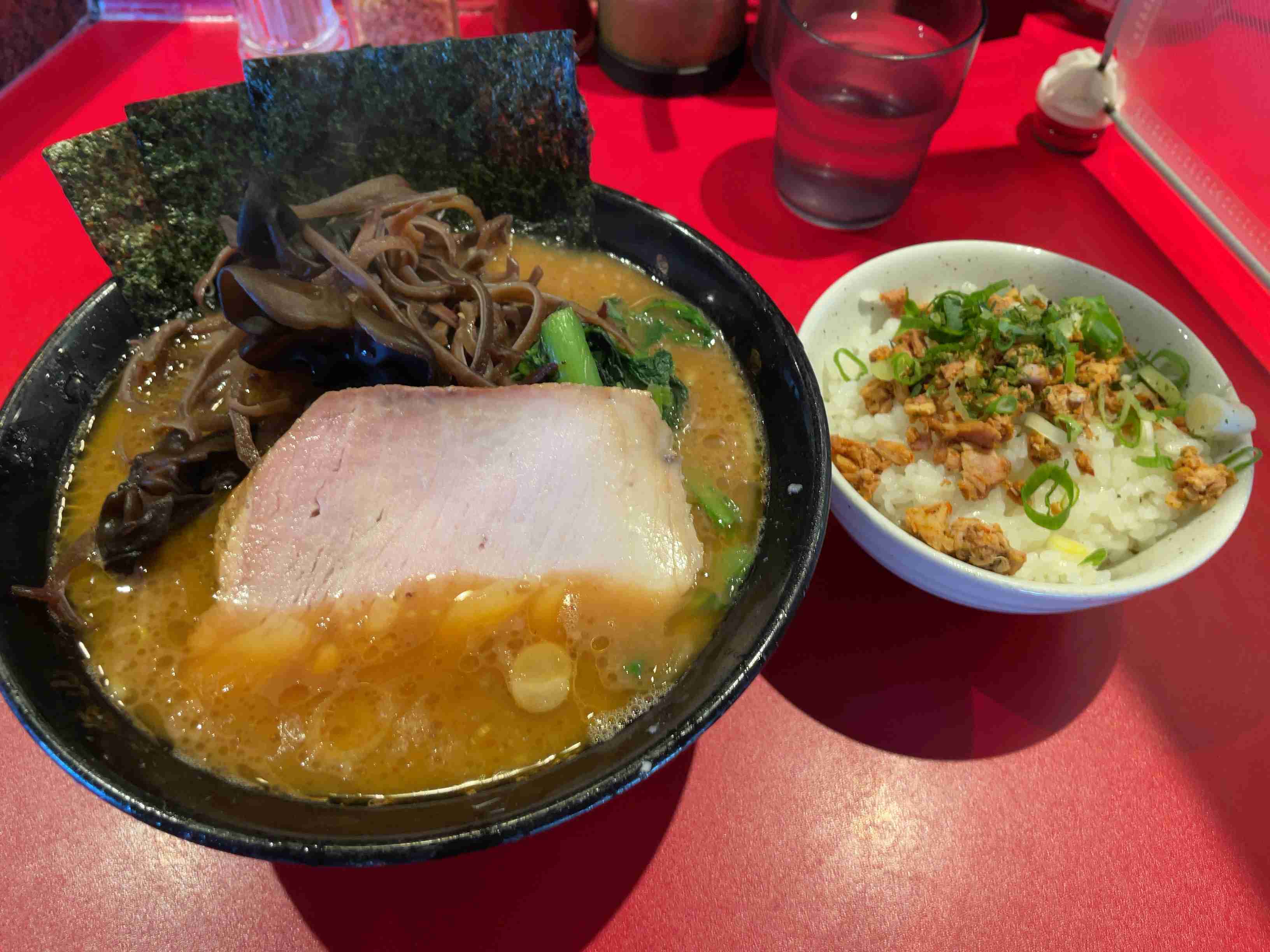 家系ラーメン好きな人🍜🍥