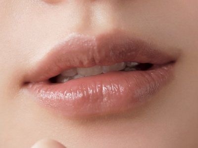 唇の形がコンプレックスな人