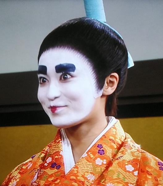 小島瑠璃子、小麦色の美ヒップに釘付け ラスト写真集バックカバー公開
