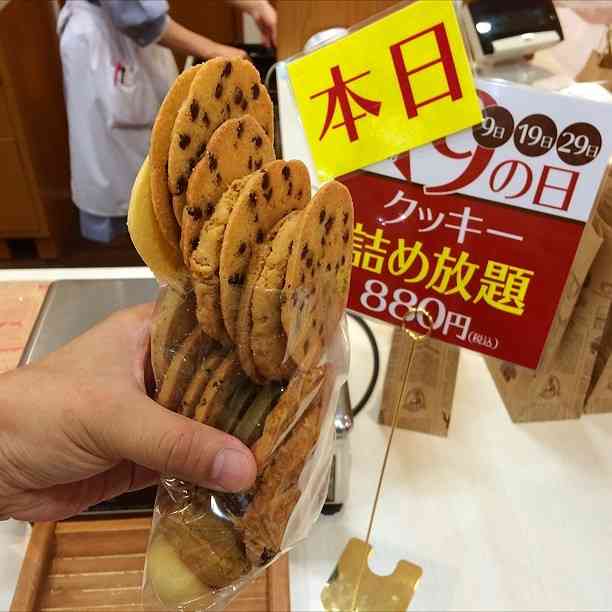 「ステラおばさん」のクッキー詰め放題が帰って来る！倍以上お得なのはありがたい。