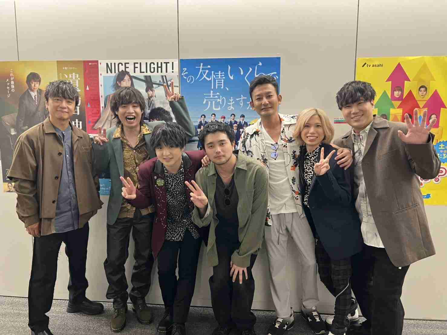 別のバンドのメンバーと写ってる画像トピ