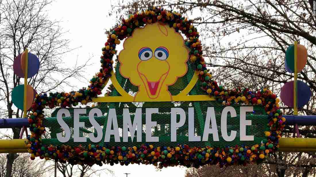 東京ディズニーランドでパレードに男が乱入「迷惑行為」で取り押さえられ 現行犯逮捕　千葉県警