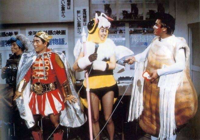 「スーパーマリオ」俳優 蜂に眼球を刺される サングラスとって腫れた目を披露