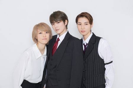 紫吹淳　元宝塚トップだけにバーテンダー衣装に絶対的安心感「制服を着ているよう」