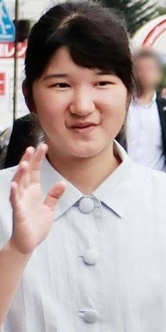  一重まぶたの方、集まれー！