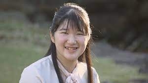  一重まぶたの方、集まれー！