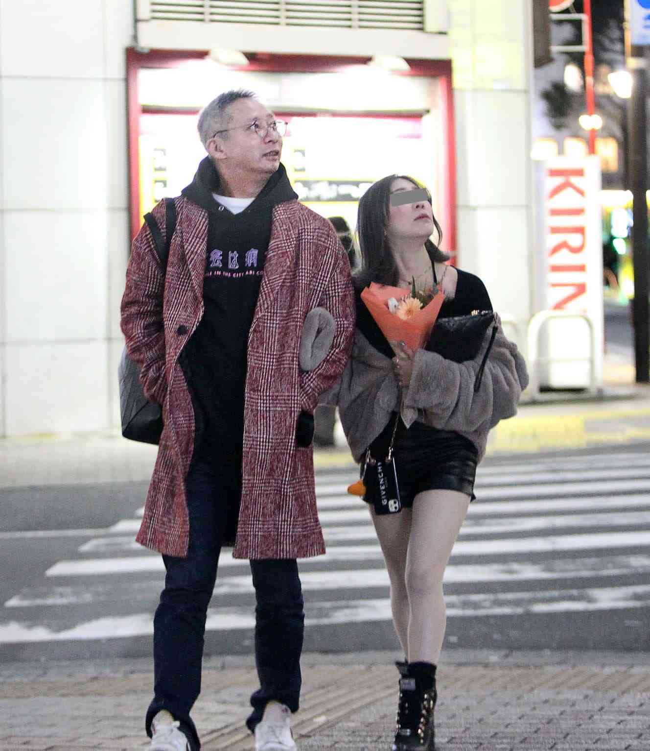 3度の結婚と離婚を経た男が…いしだ壱成 歌舞伎町で18歳年下美女との「♡♡デート」現場