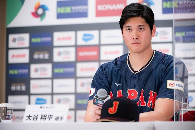 大谷翔平、予約の取れない人気焼肉店でお忍びディナー　写真撮影に応じる姿も