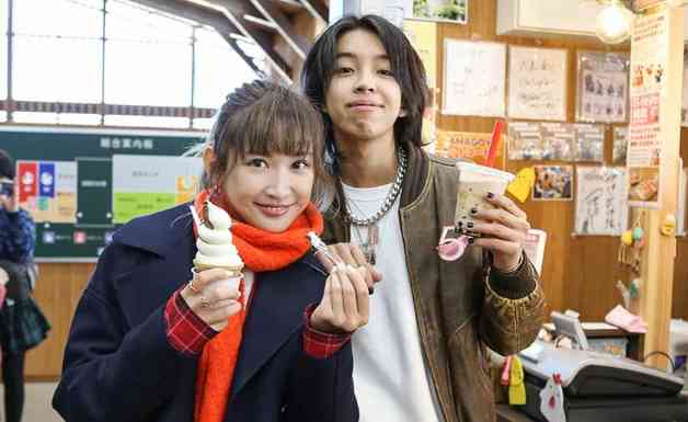 紗栄子、14歳長男とパリで再会「背高いなぁ」「横顔の口元が紗栄子ちゃんに似てる」