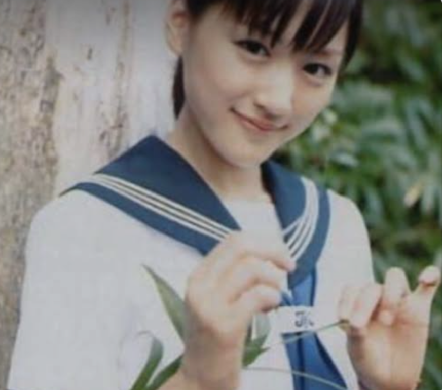制服姿の有名人が見たい!