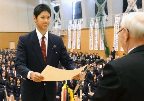 制服姿の有名人が見たい!