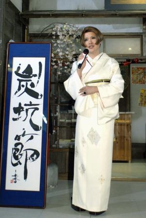 藤原紀香が達筆すぎる!「あけましておめでとう」筆で伸びやかに「全てに美しい憧れ」の声