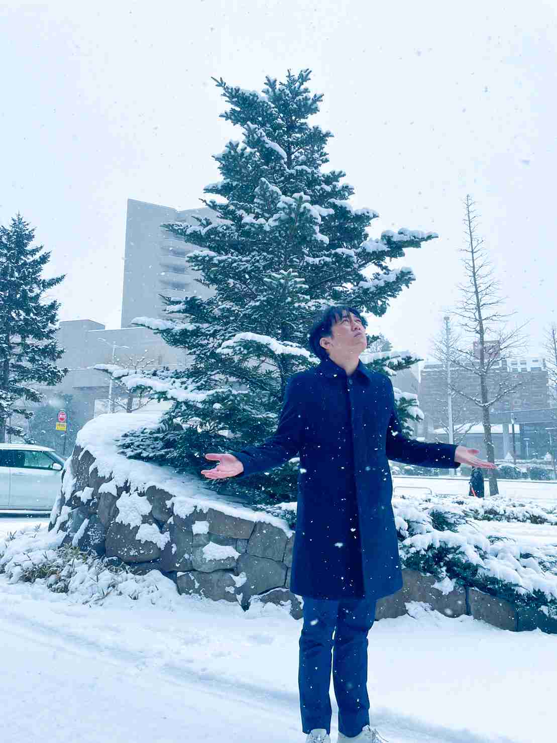 安住紳一郎アナ、生中継で日本酒一気飲み…ネットはトレンド入りの大反響…「めちゃくちゃ飲んでいる」