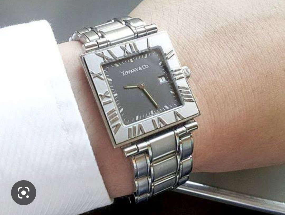 角形時計が好きな人