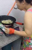 【食事作り】味見をしたらもう食べたくなくなる