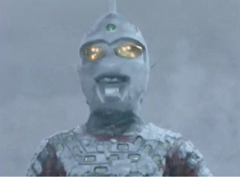 「霊が犬の散歩へ?」犬の後を追う不気味な白い人影が監視カメラに映る(豪)<動画あり>