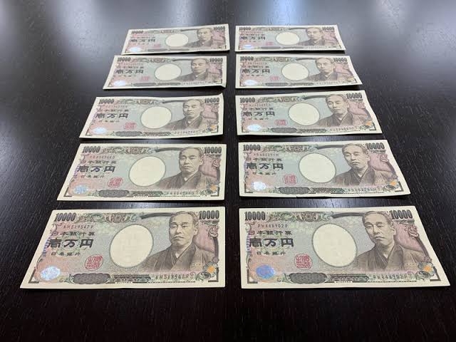 毎月最低いくら生活費にかかりますか？