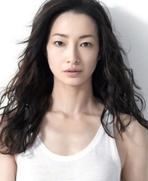 独特な表情に魅せられてお迎えした子猫の「11年後の姿」にギャップ萌え! 飼い主が「愛おしい」と再確認した1枚