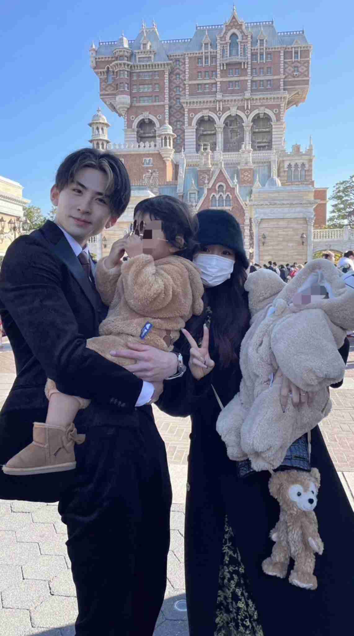 20歳モデル前田俊「子連れ成人式」報告…2児と妻・重川茉弥とディズニー「俺の一番の幸せ」妻は16歳で出産