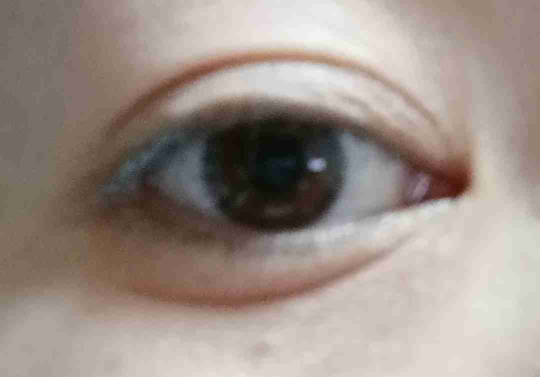 涙袋が大きすぎる人のメイク