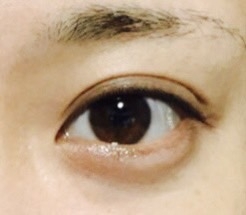 涙袋が大きすぎる人のメイク