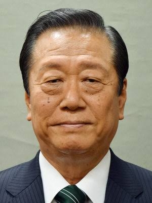 涙袋が大きすぎる人のメイク