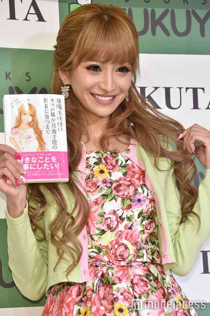 「菜々緒よりスタイル良いかも」 元キャバ嬢モデル・愛沢えみりの驚愕体型にファン衝撃「すごすぎる」