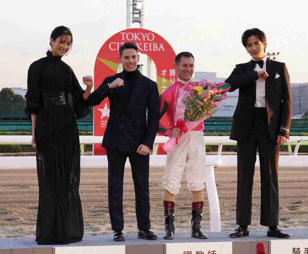 「菜々緒よりスタイル良いかも」 元キャバ嬢モデル・愛沢えみりの驚愕体型にファン衝撃「すごすぎる」