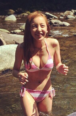 板野友美「服着てる?」SEXY自撮り写真にネットざわつく