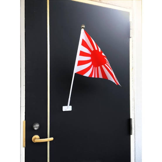 【特に集合住宅】玄関扉外側の装飾っておかしい？