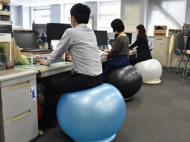 【座椅子も】椅子に座ると体に不調が出ませんか?【ソファーも】