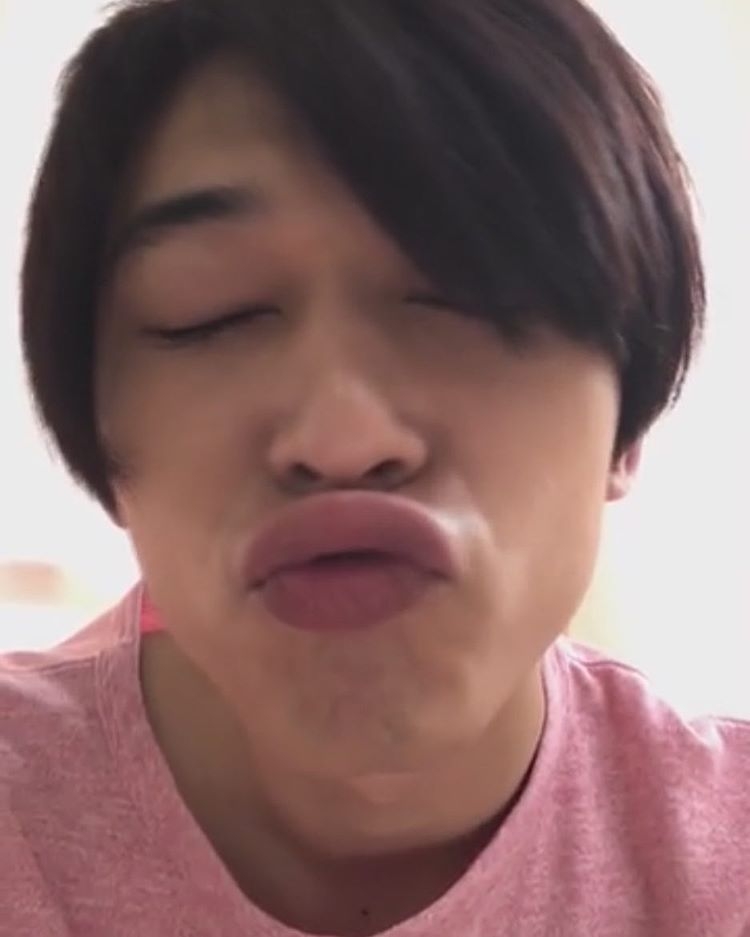 吉沢亮　顔真っ赤のほろ酔い誕生日報告「29ちゃいになりました」に　「カワイイ」「眼福」の声