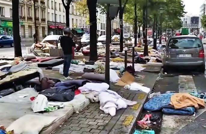 イタリア沖で移民船が難破、子ども含む59人死亡