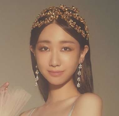 柏木由紀、下着姿で大人の色気全開