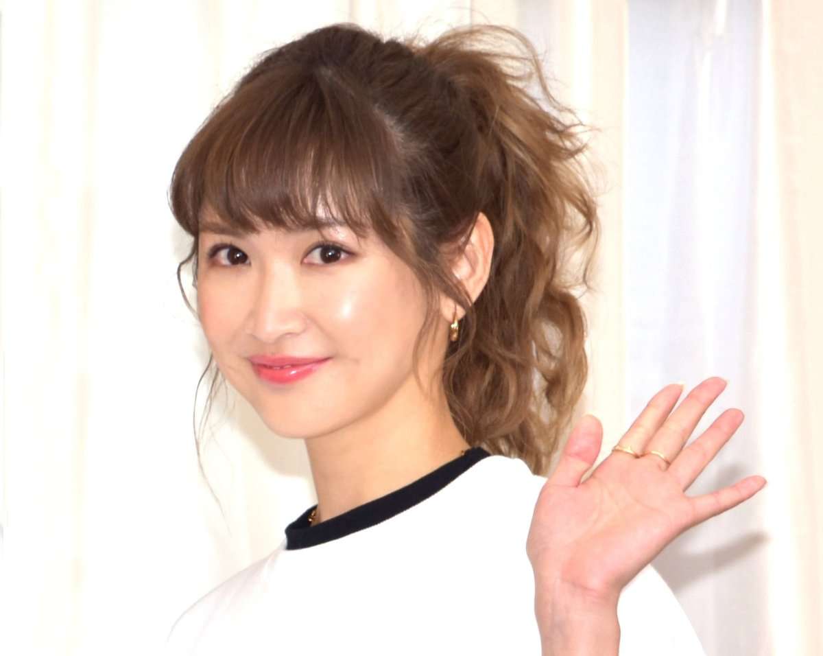 紺野あさ美＆板野友美　美しきプロ野球妻の姿　ネット「並んでるの凄い」「おお！」「可愛い」
