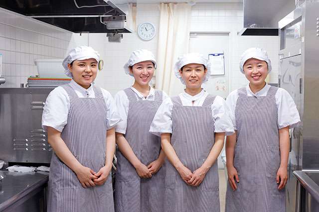 保育園の給食の調理員やってる人～