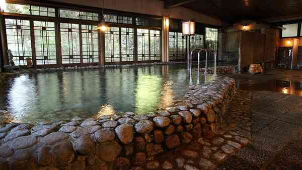 大浴場のお湯換え、年2回だけ　塩素注入も怠る　福岡の老舗高級旅館