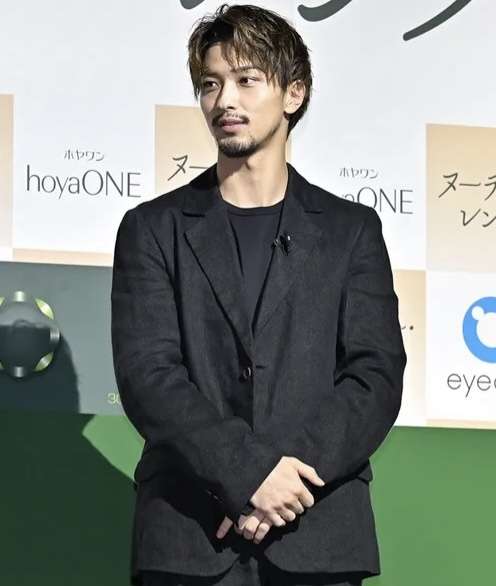 横浜流星、自身の顔は“特徴がない”　自然に上がるまつげは「好きではなかった」