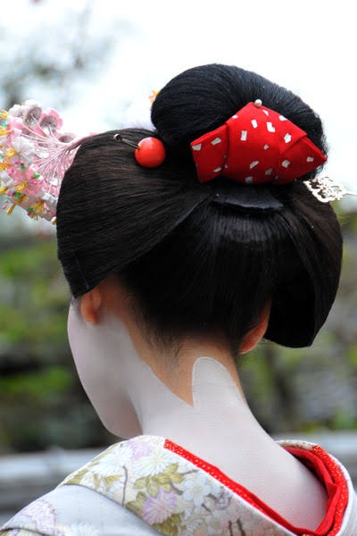 うなじの形が気に入らない