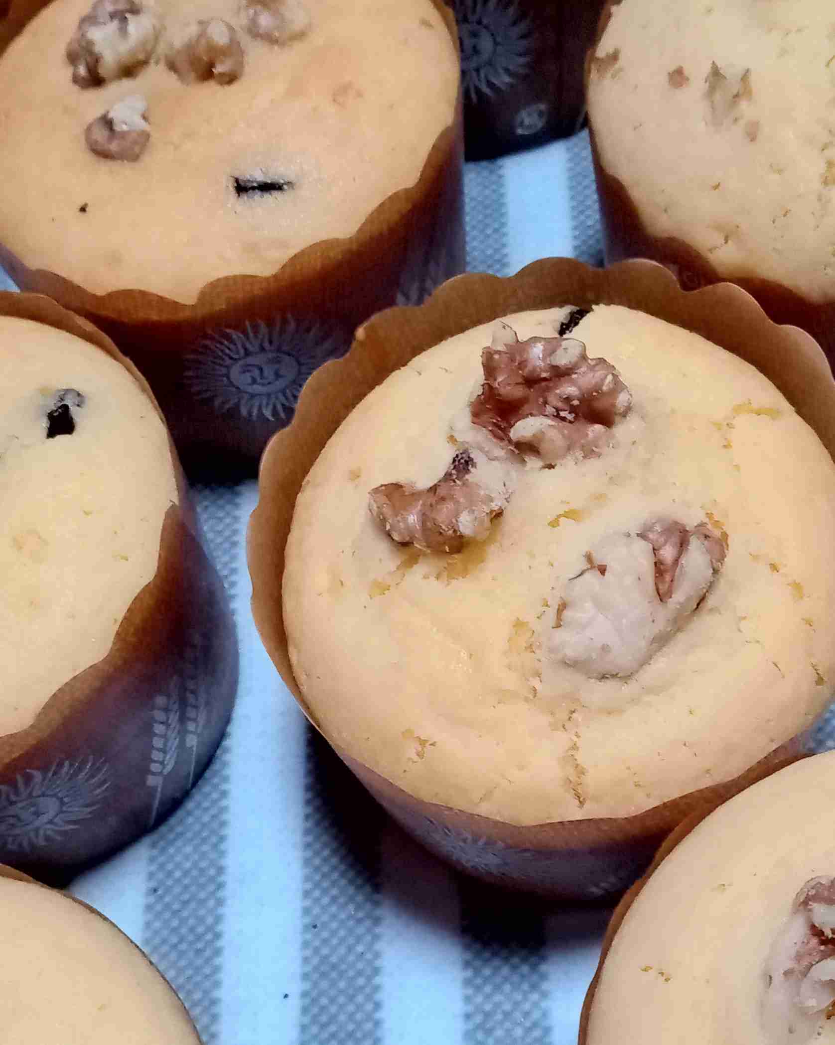 バレンタインデーへ向けてお菓子を手作りする人～！