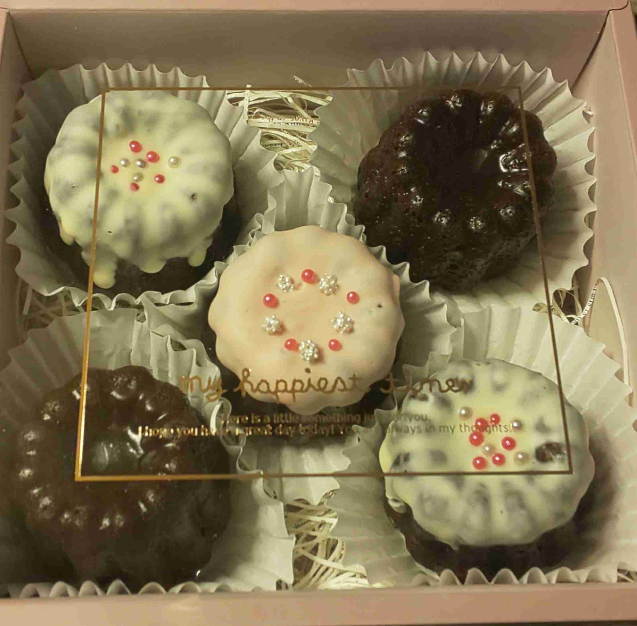 バレンタインデーへ向けてお菓子を手作りする人～！
