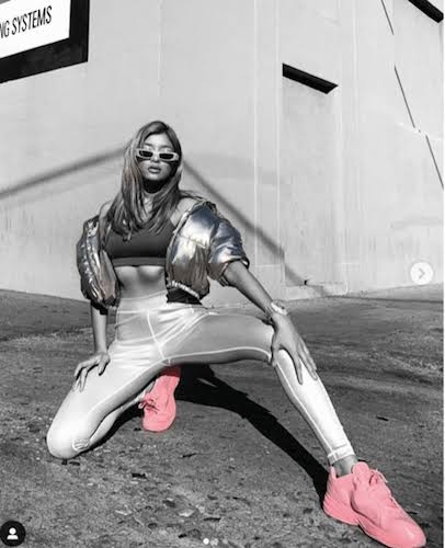 ローラが描いた日本画風の花や鶴が「めちゃ美味い」「す、すごい」漢字も達筆「みてて落ち着く」