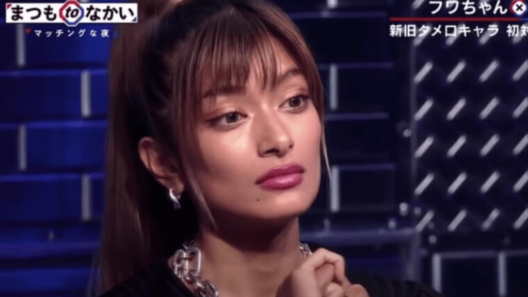 ローラが描いた日本画風の花や鶴が「めちゃ美味い」「す、すごい」漢字も達筆「みてて落ち着く」